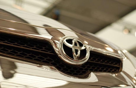 Toyota REcheama la service inca 300.000 de masini Toyota Logo