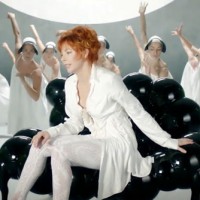 Mylene Farmer lanseaza clipul „Lonely Lisa” Mylene Farmer