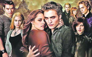 In „Saga Amurg” doi vampiri romani Saga Amurg