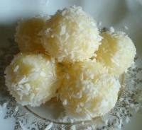 Bomboane cu Nuca de Cocos Bomboane cu Nuca de Cocos