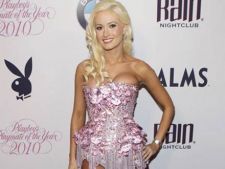 Holly Madison, fostul iepuras Playboy a zis: ” Imi place sa mananc!” Holly Madison