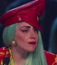 Lady Gaga lanseaza prima sa carte Lady Gaga Cry