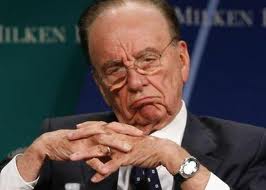 Rupert Murdoch, atacat in timpul audierilor Rupert Murdoch