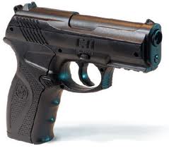 Un tanar de 18 ani impuscat de un barbat in New York Gun