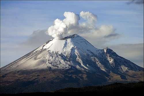 Popocatepetl, a erupt din nou Popocatepetl