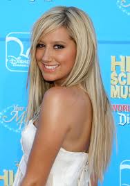 Ashley Tisdale singura de sarbatori Ashley Tisdale