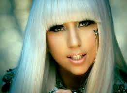 Lady Gaga revine cu un nou single – Aura Lady Gaga