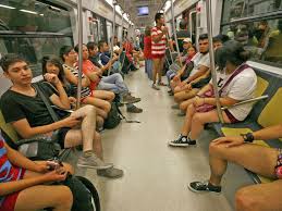 NoPantsSubway a ajuns si la Bucuresti NoPantsDay